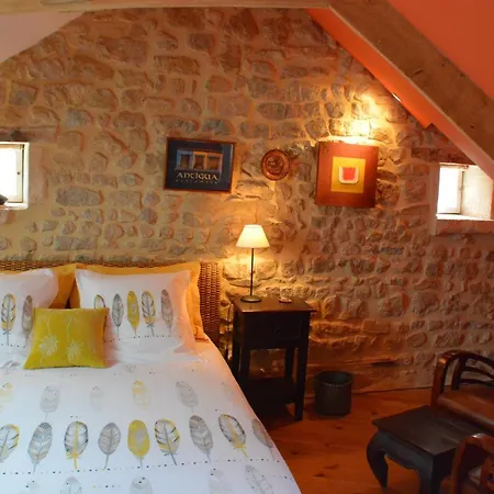 לינה וארוחת בוקר D'hotes Les Chaufourniers 3*